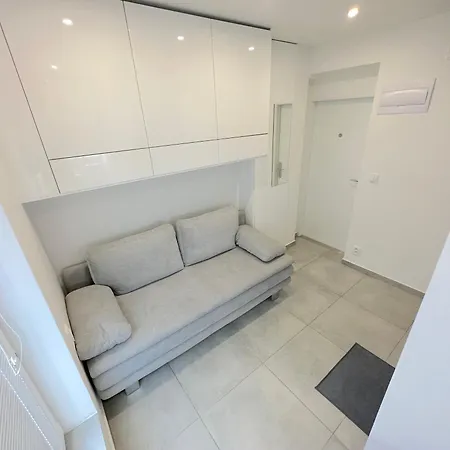 Krasny - Garzonka V Novom Meste S Terasou Апартаменты Братислава