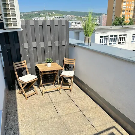 Apartment Krasny - Garzonka V Novom Meste S Terasou *