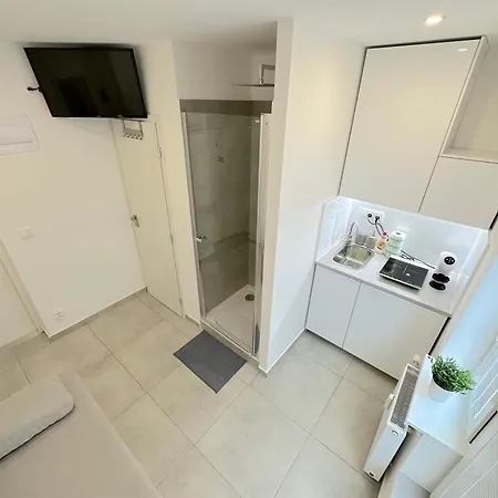 Krasny - Garzonka V Novom Meste S Terasou Apartment Pressburg