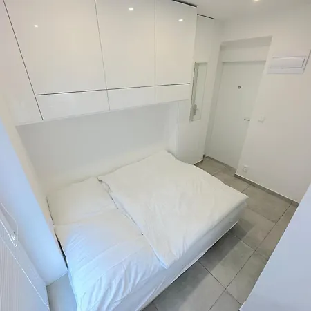 Krasny - Garzonka V Novom Meste S Terasou Bratislava