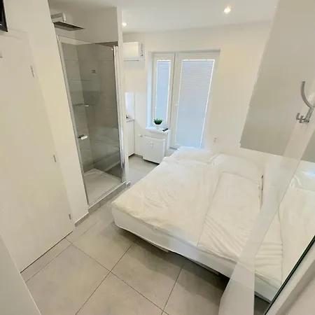 Krasny - Garzonka V Novom Meste S Terasou Apartment *