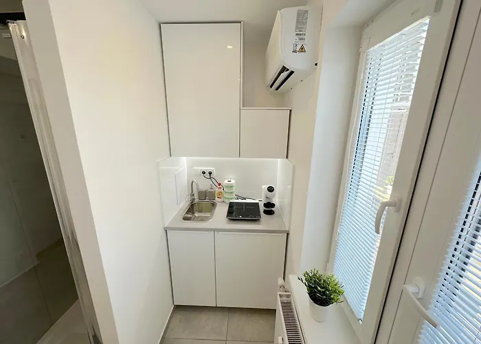 Krasny - Garzonka V Novom Meste S Terasou Appartement Bratislava