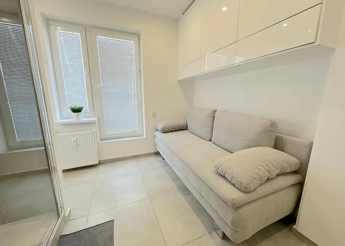 Appartement Krasny - Garzonka V Novom Meste S Terasou