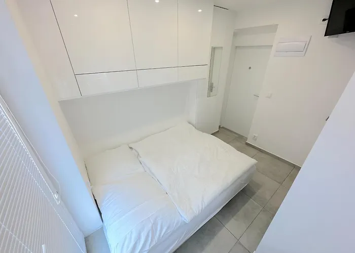 Krasny - Garzonka V Novom Meste S Terasou Bratislava