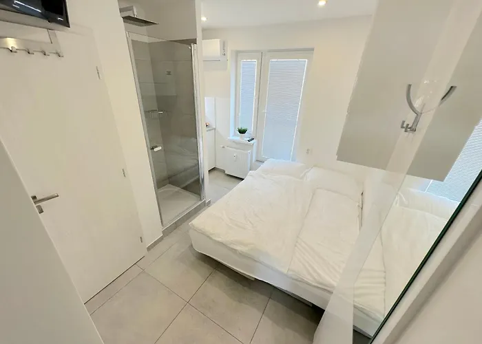 Krasny - Garzonka V Novom Meste S Terasou Apartmán *