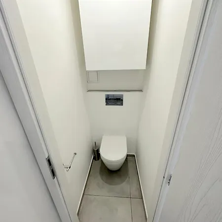 Krasny - Garzonka V Novom Meste S Terasou Apartman